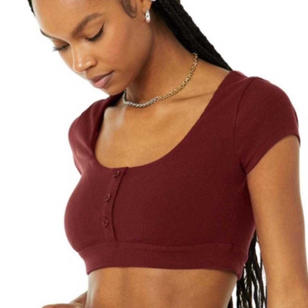 Alo Ribbed Scoop Neck Crop Top in Burgundy Size M
